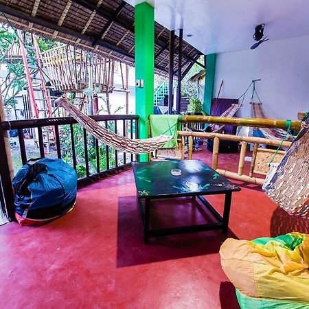 Jeepney Hostel And Kite Resort Balabag  Exteriör bild