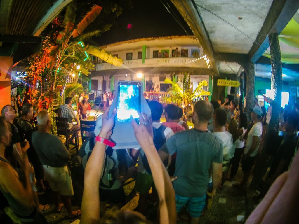 Jeepney Hostel And Kite Resort Balabag  Exteriör bild
