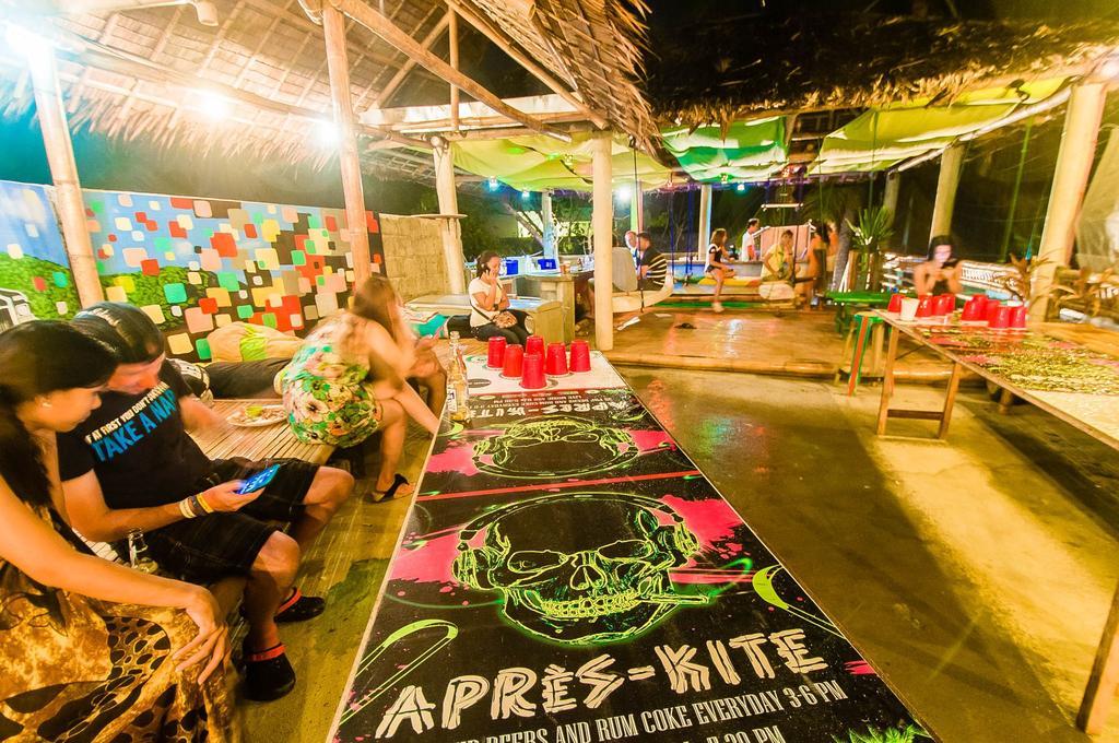 Jeepney Hostel And Kite Resort Balabag  Exteriör bild