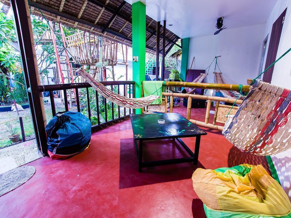 Jeepney Hostel And Kite Resort Balabag  Exteriör bild