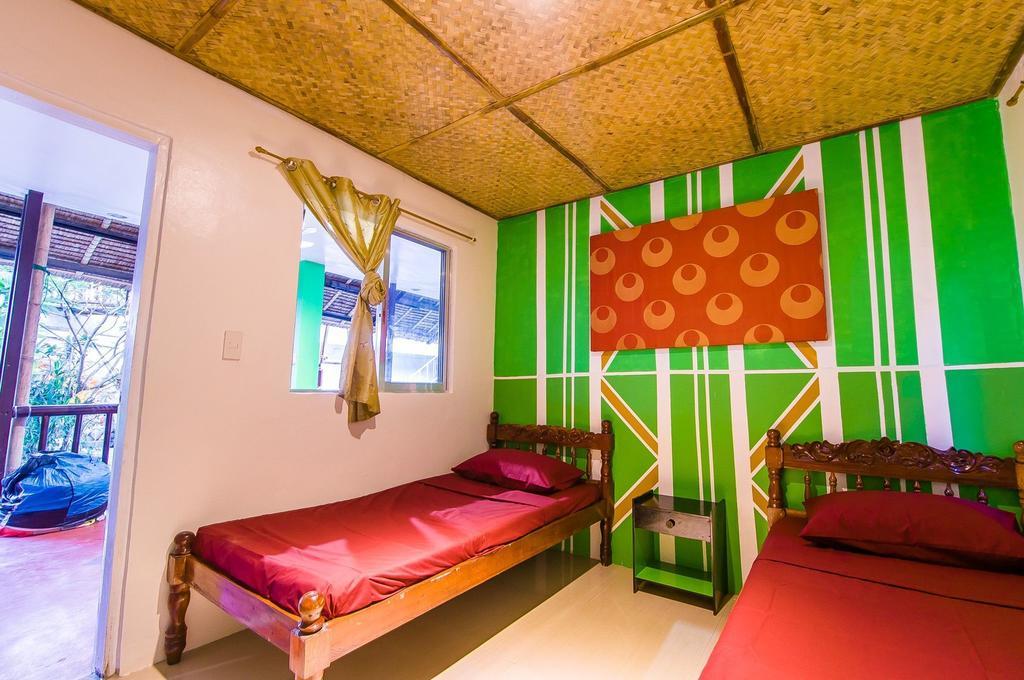 Jeepney Hostel And Kite Resort Balabag  Exteriör bild